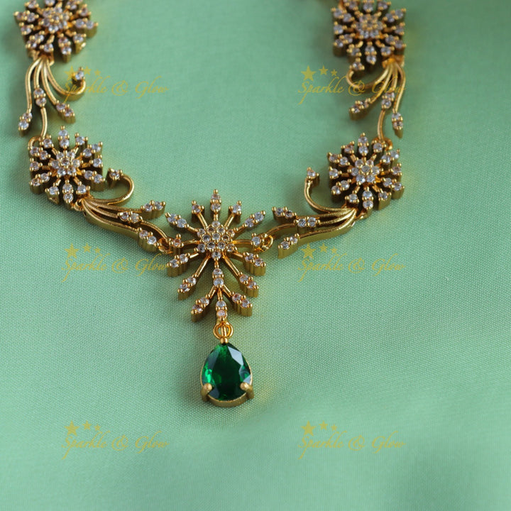 Gracious Star Floral Leaflet design AD short necklace-Green