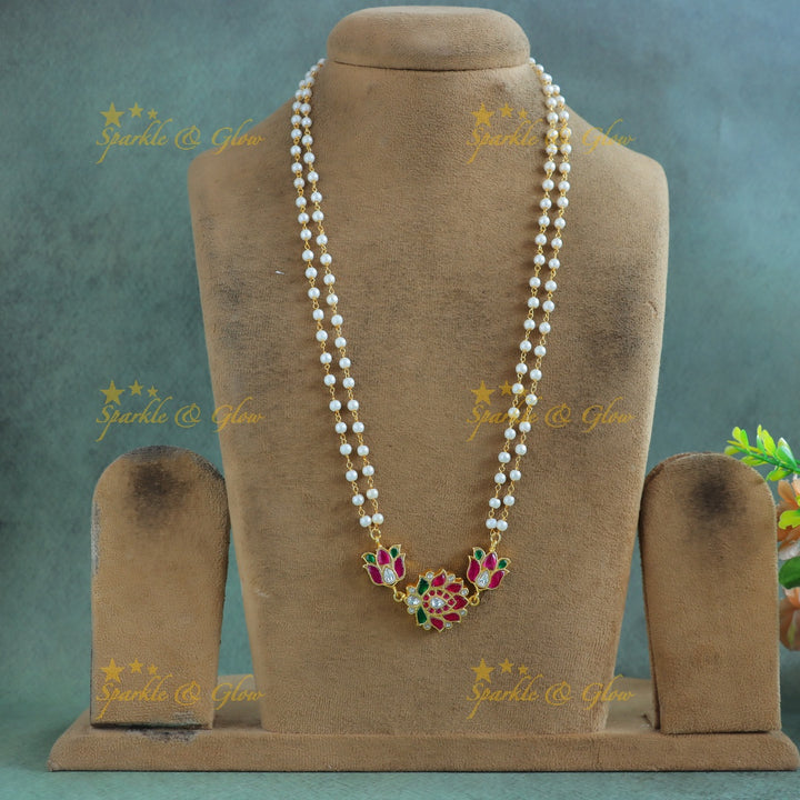 Grand Lotus pendant carved Jadau pearl chain