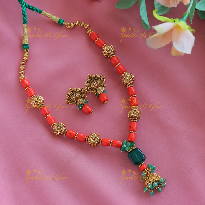 Gracious Coral and Gold Ball flower design short necklace