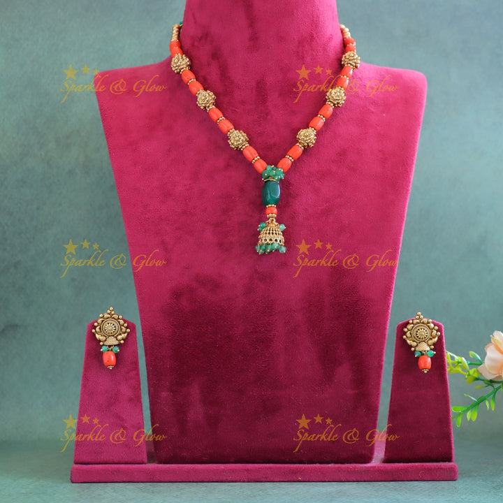 Gracious Coral and Gold Ball flower design short necklace