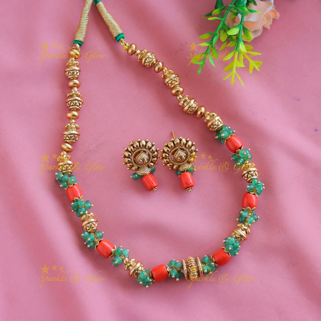 Elegant Floral design Coral and mintgreen beaded short necklace