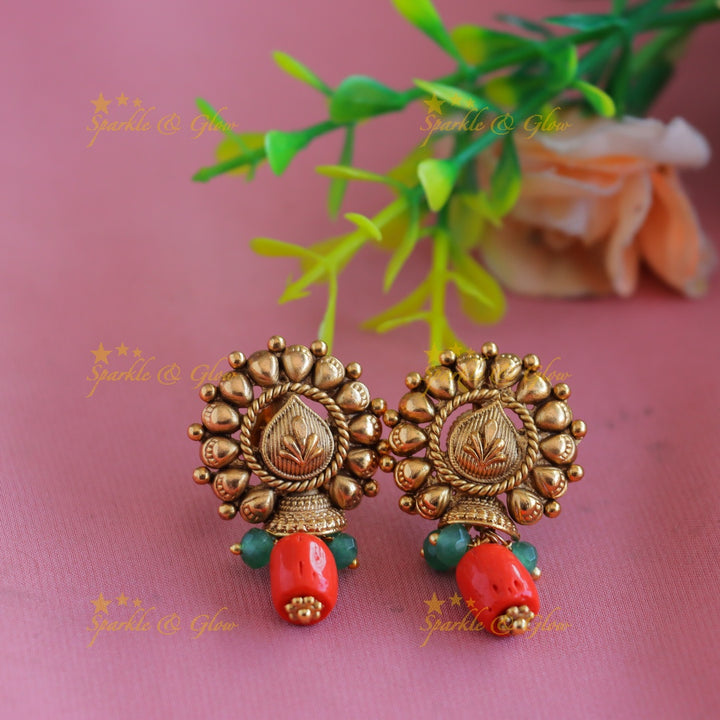 Elegant Floral design Coral and mintgreen beaded short necklace