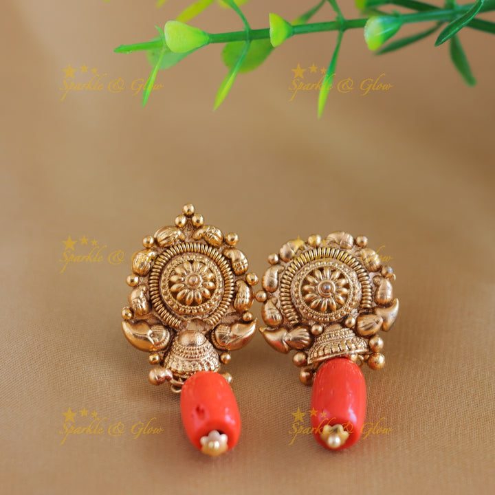 Elegant Ball beaded Short necklace with Coral beads