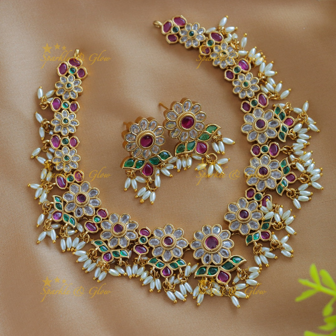 Elegant Flower design short necklace with rice pearls