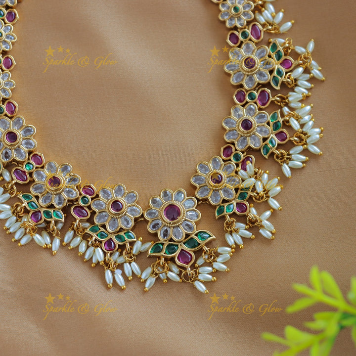 Elegant Flower design short necklace with rice pearls