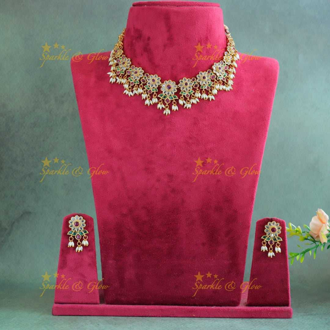 Elegant Flower design short necklace with rice pearls