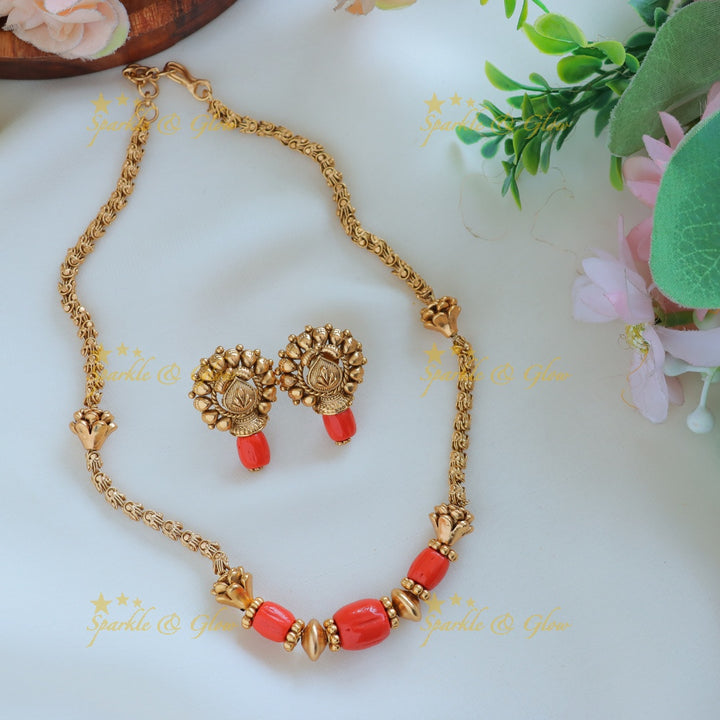 Gracious Coral and gold beaded short necklace