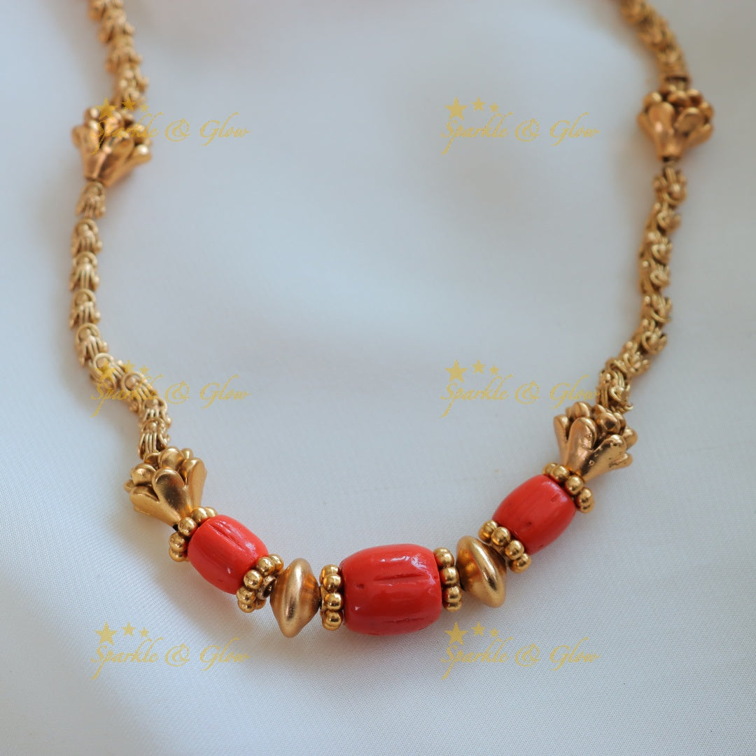 Gracious Coral and gold beaded short necklace