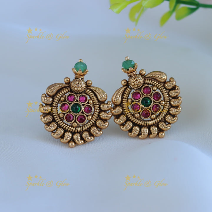 Intricately carved Gold ball beaded floral pendant short necklace with green beads