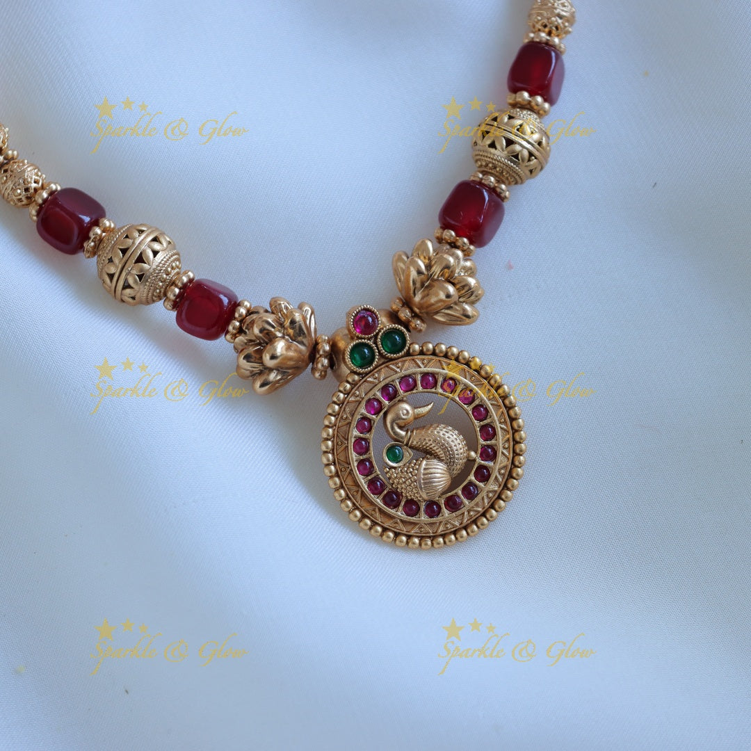 Beautiful Peacock pendant short necklace