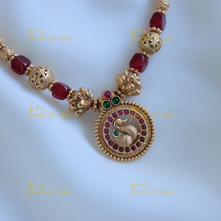Beautiful Peacock pendant short necklace