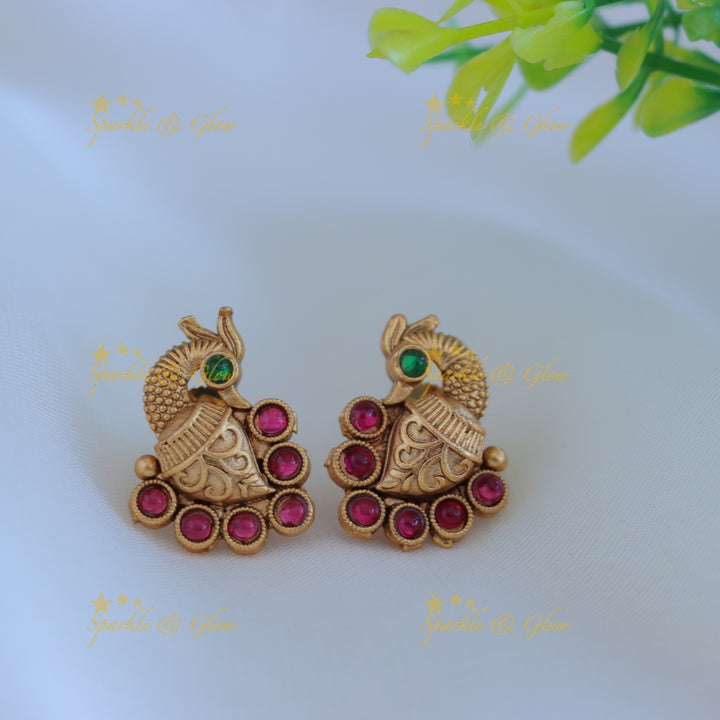 Beautiful Peacock pendant short necklace
