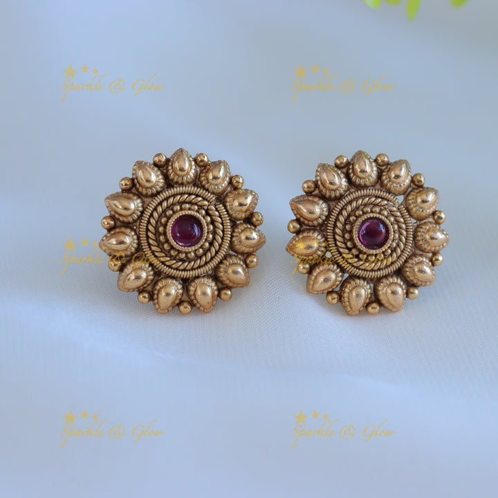 Elegant Gold ball and floral beaded short necklace with pink crystal beads