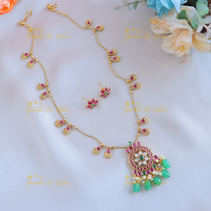 Beautiful Kemp Floral Leaf design pendant chain with green beads-Green-multi
