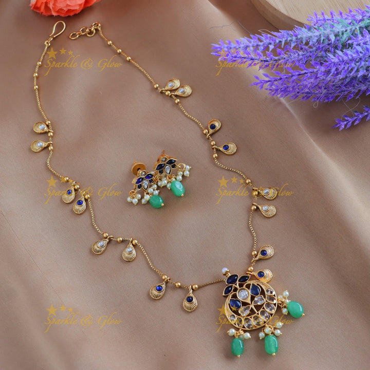 Beautiful Kemp Antique Floral pendant chain with green beads-Blue