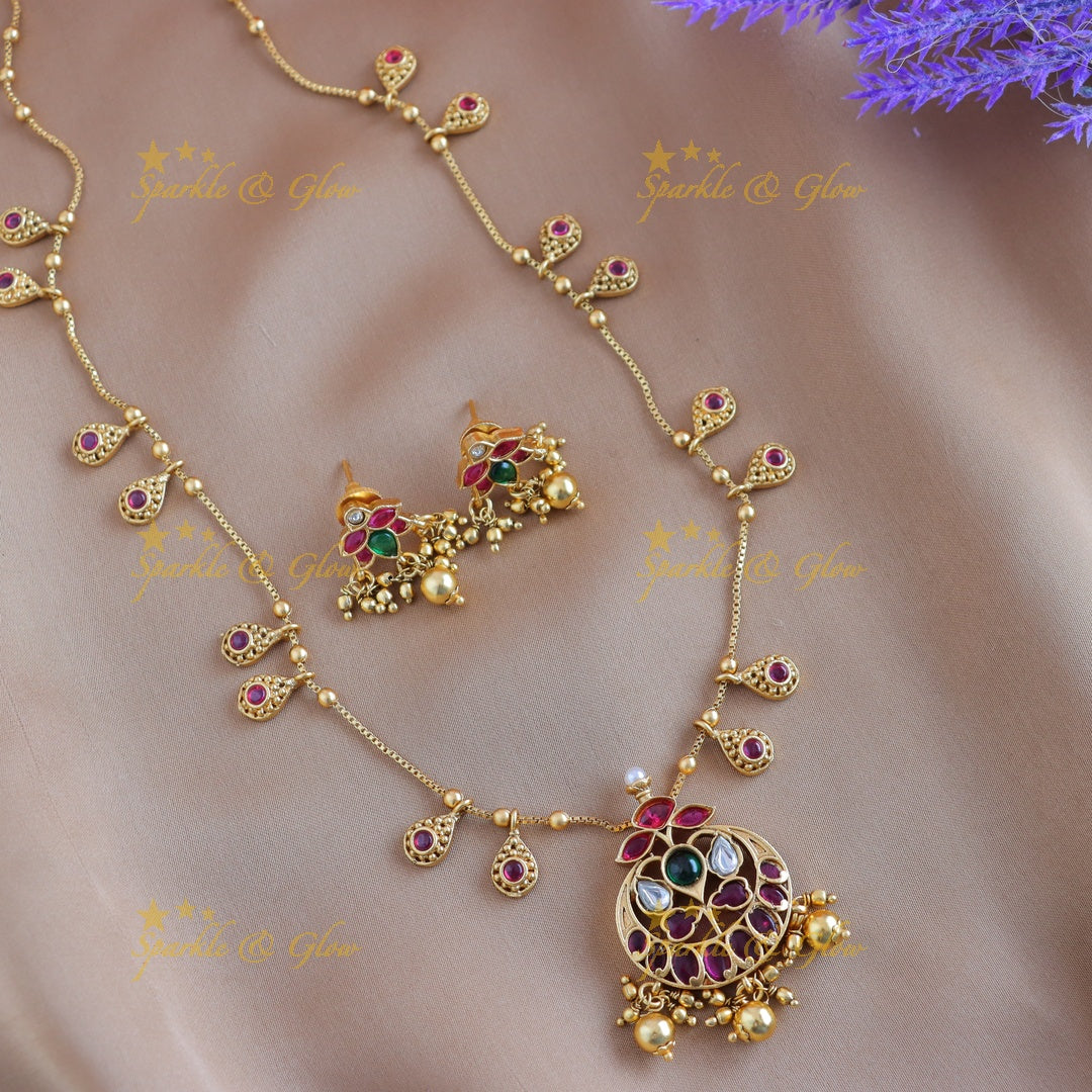 Beautiful Kemp Antique Floral pendant chain with green beads-Navarathna