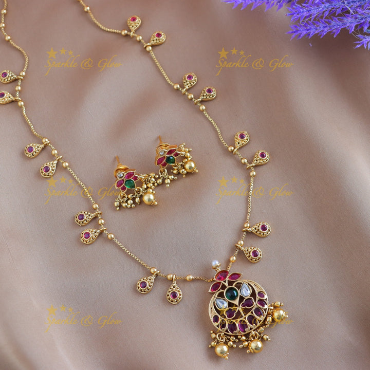 Beautiful Kemp Antique Floral pendant chain with green beads-Navarathna