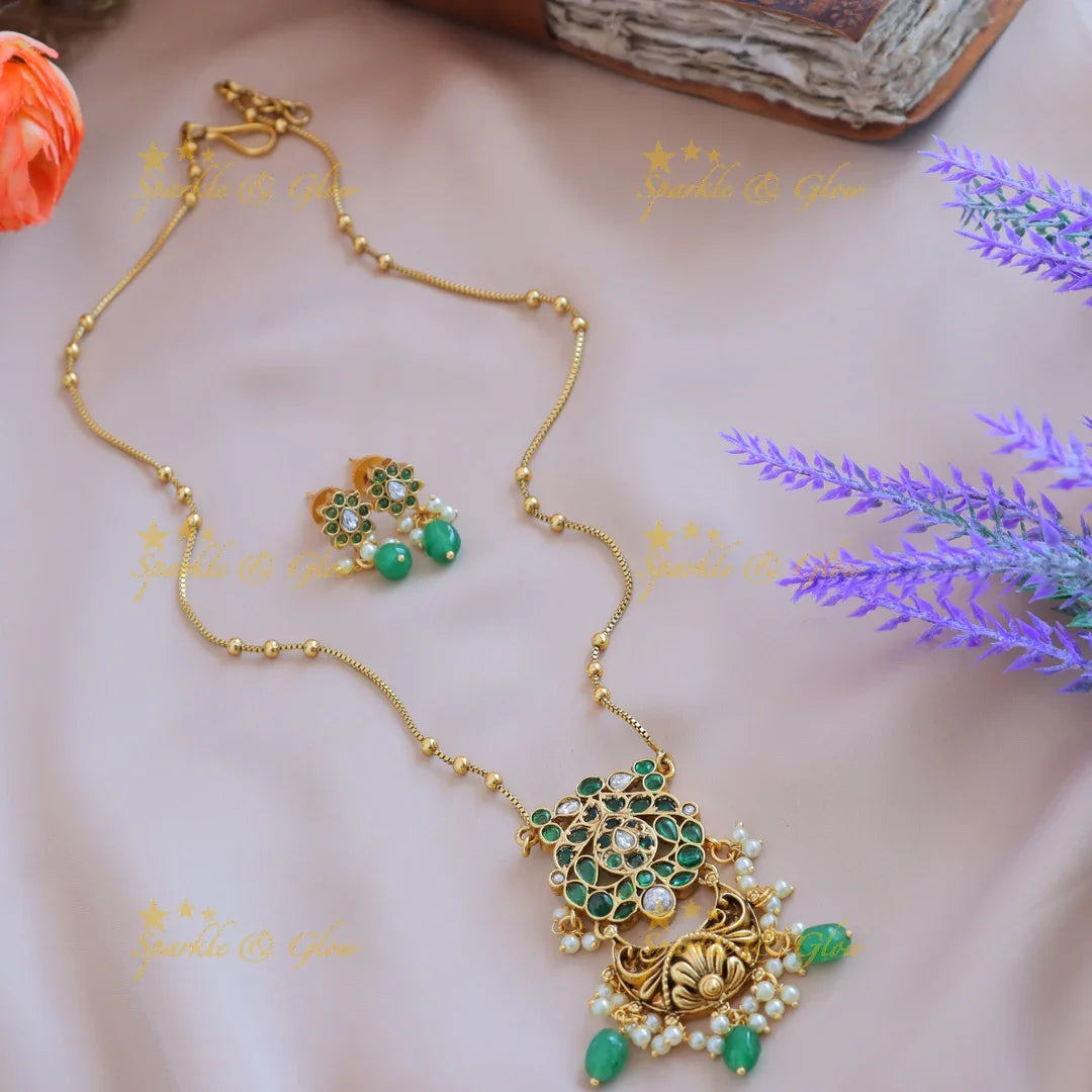 Gracious Kemp Leaf Floral Antique pendant chain with green beads-Green - Sparkle and Glow
