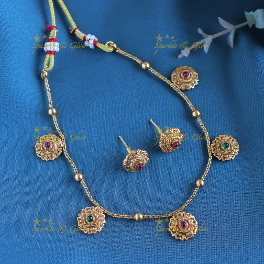 Gracious Pancha Floral design short necklace-Green