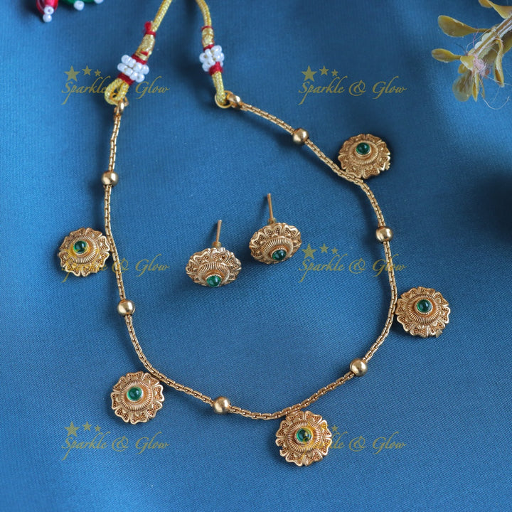 Gracious Pancha Floral design short necklace-Green