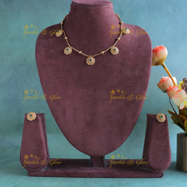 Gracious Pancha Floral design short necklace-Green