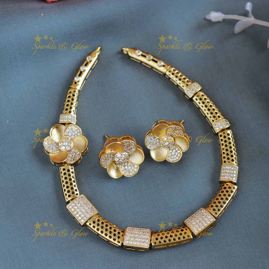 Sparkling Square and Flower design pipe necklace-Green