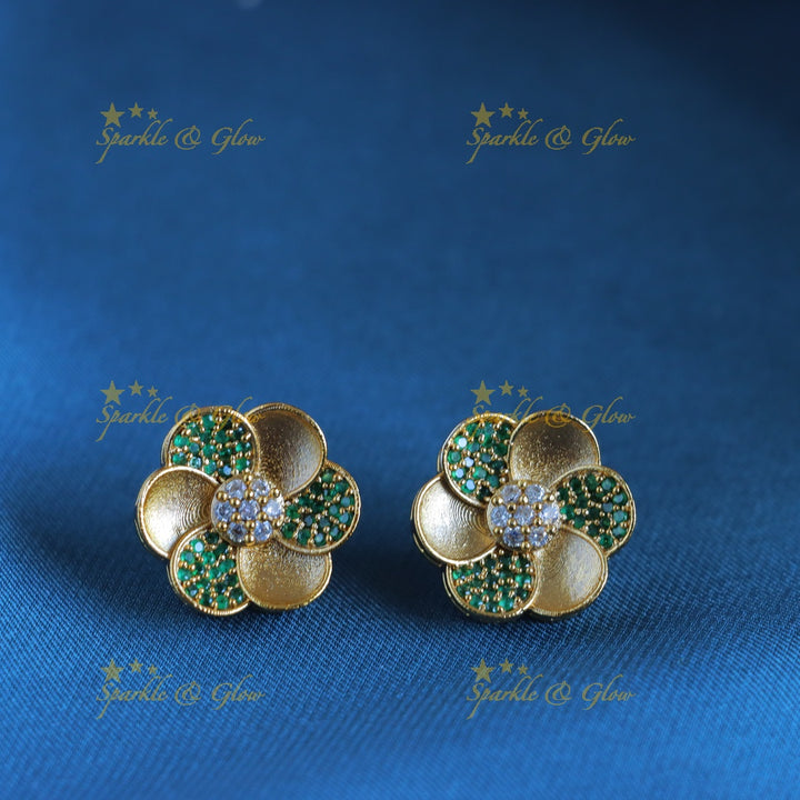 Sparkling Square and Flower design pipe necklace-Green