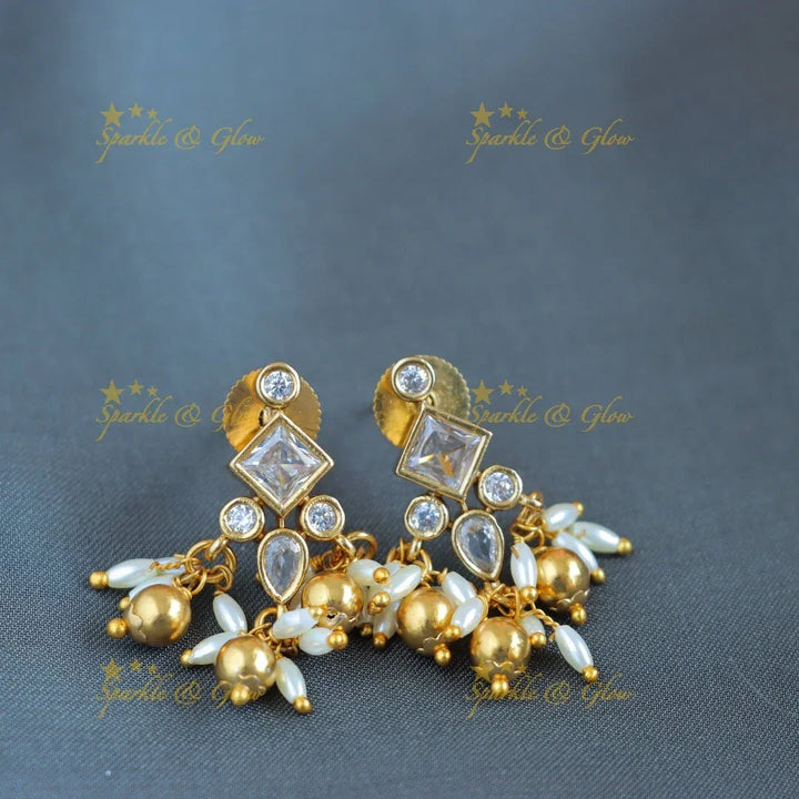 Gracious Rhombus shape short necklace with rice pearls and gold beads - Sparkle and Glow