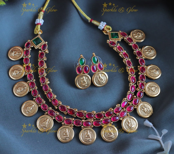 Gracious Oval Kemp layered coin short necklace-Ruby