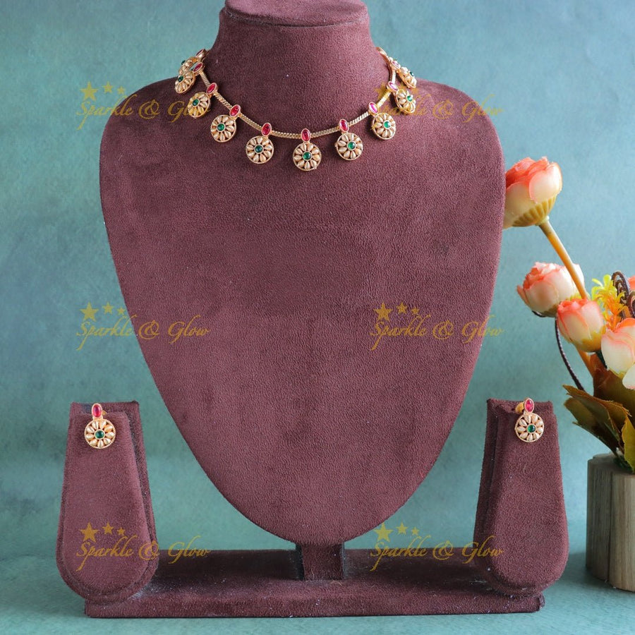 Beautiful Kemp Floral short necklace - Rubygreen - Sparkle and Glow - 