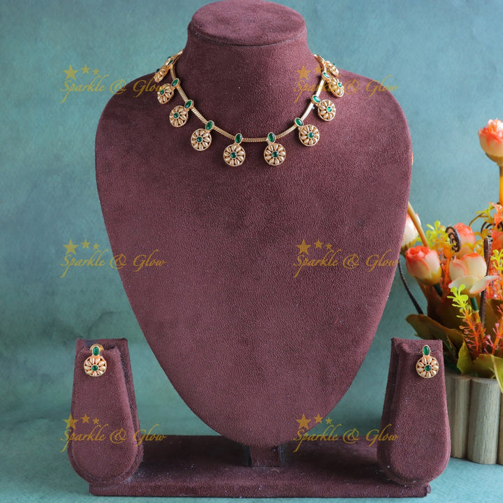 Beautiful Kemp Floral short necklace-Green