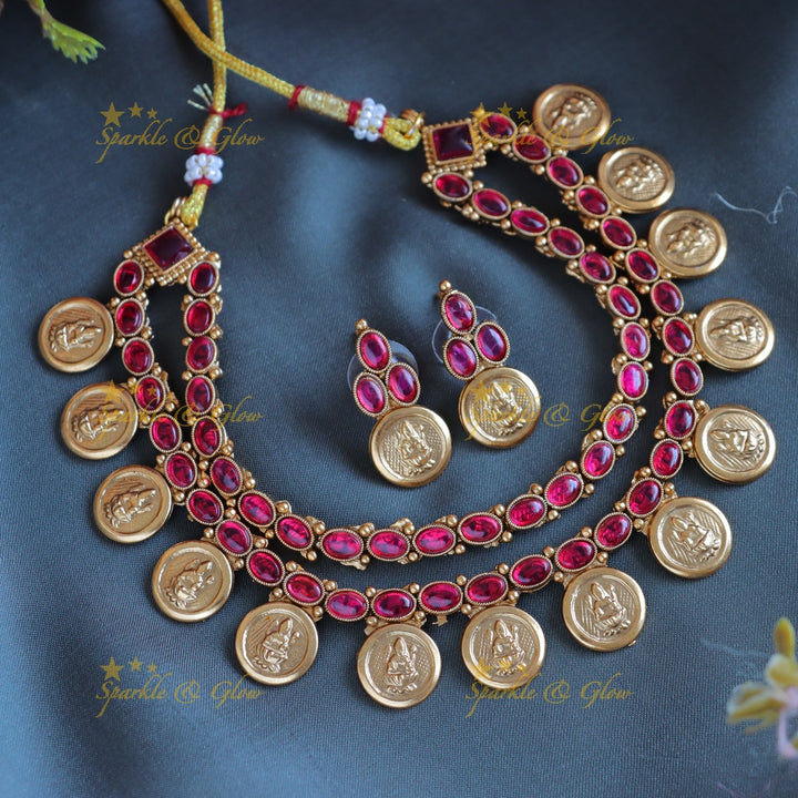 Gracious Oval Kemp layered coin short necklace-Ruby