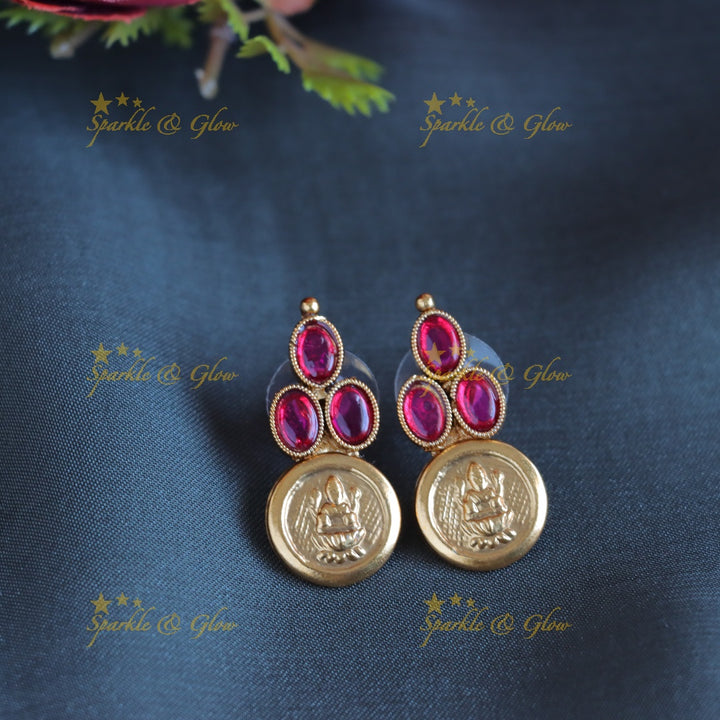 Gracious Oval Kemp layered coin short necklace-Ruby