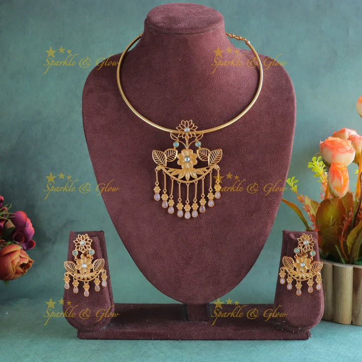 Stunning floral hasli Choker - Ligh Pink - Sparkle and Glow