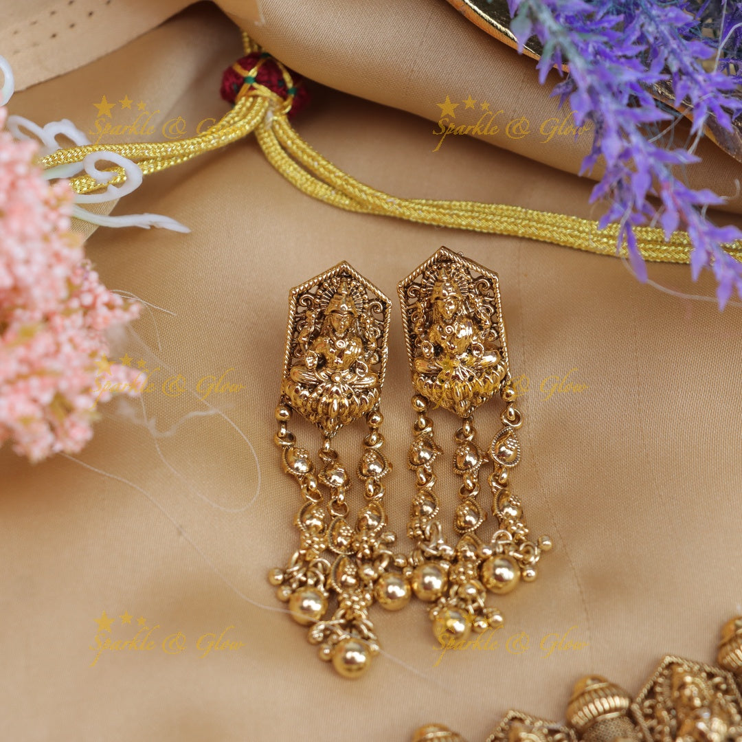 Beautiful Pearl cluster kerala style lakshmi high neck choker - Gold beads