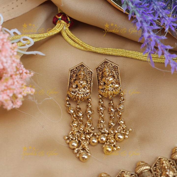 Beautiful Pearl cluster kerala style lakshmi high neck choker - Gold beads