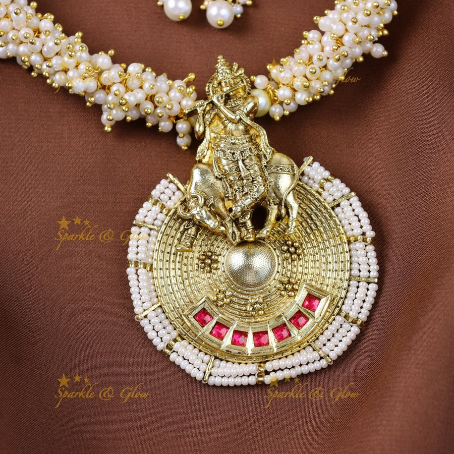 Elegant Idol Flute Krishna pendant carved pearl cluster short necklace - Sparkle and Glow - Back Thread - 