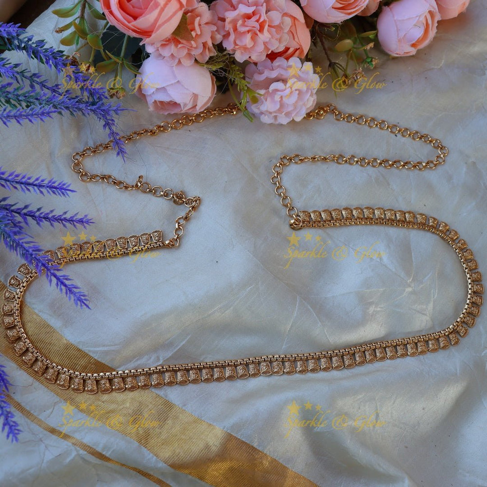 Pretty pot design Gold alike hip chain - Sparkle and Glow - 