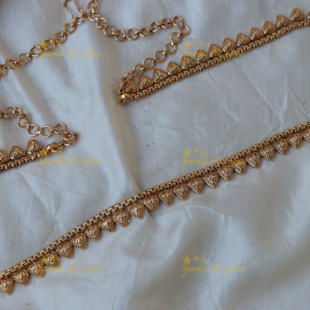Simple and elegant leaf shaped thin hip chain - Sparkle and Glow - 