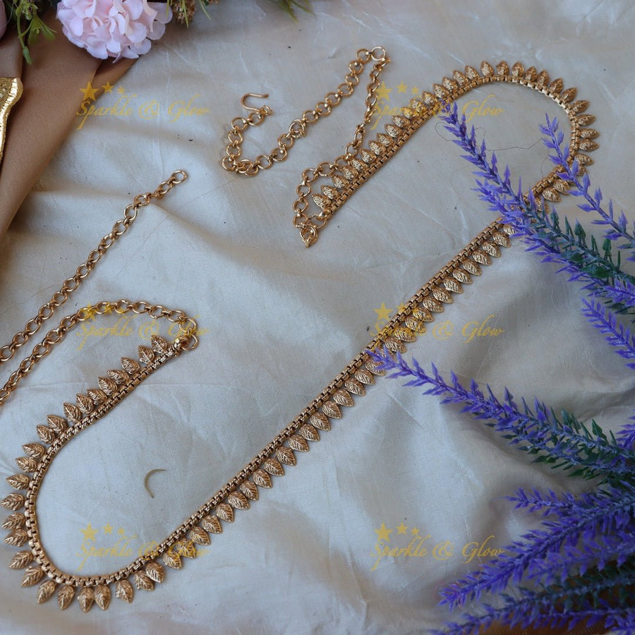 Beautiful leaf design gold alike hip chain - Sparkle and Glow - 