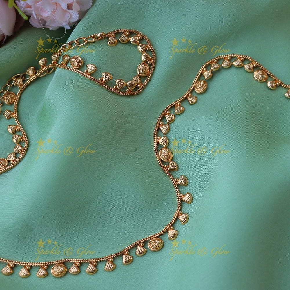 Stunning triangle shaped gold alike hip chain - Sparkle and Glow - 