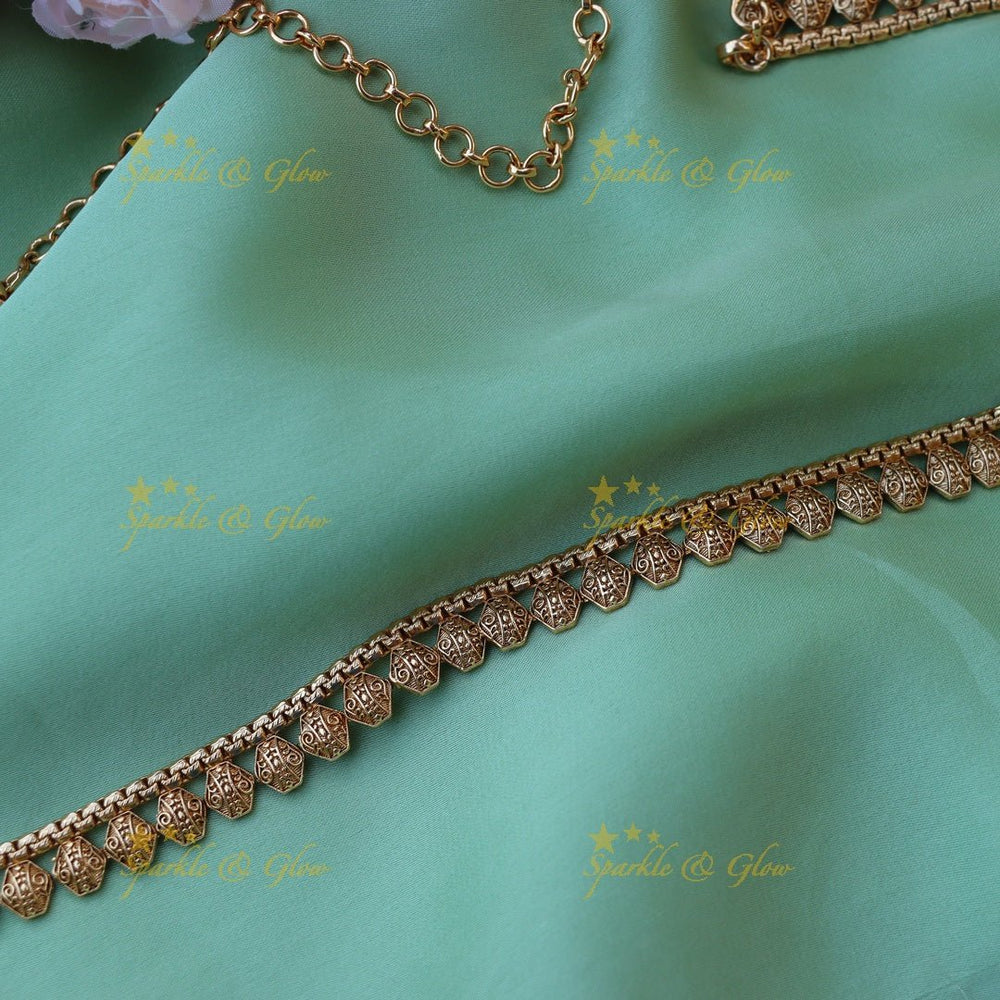Stunning gold alike hip chain - Sparkle and Glow - 