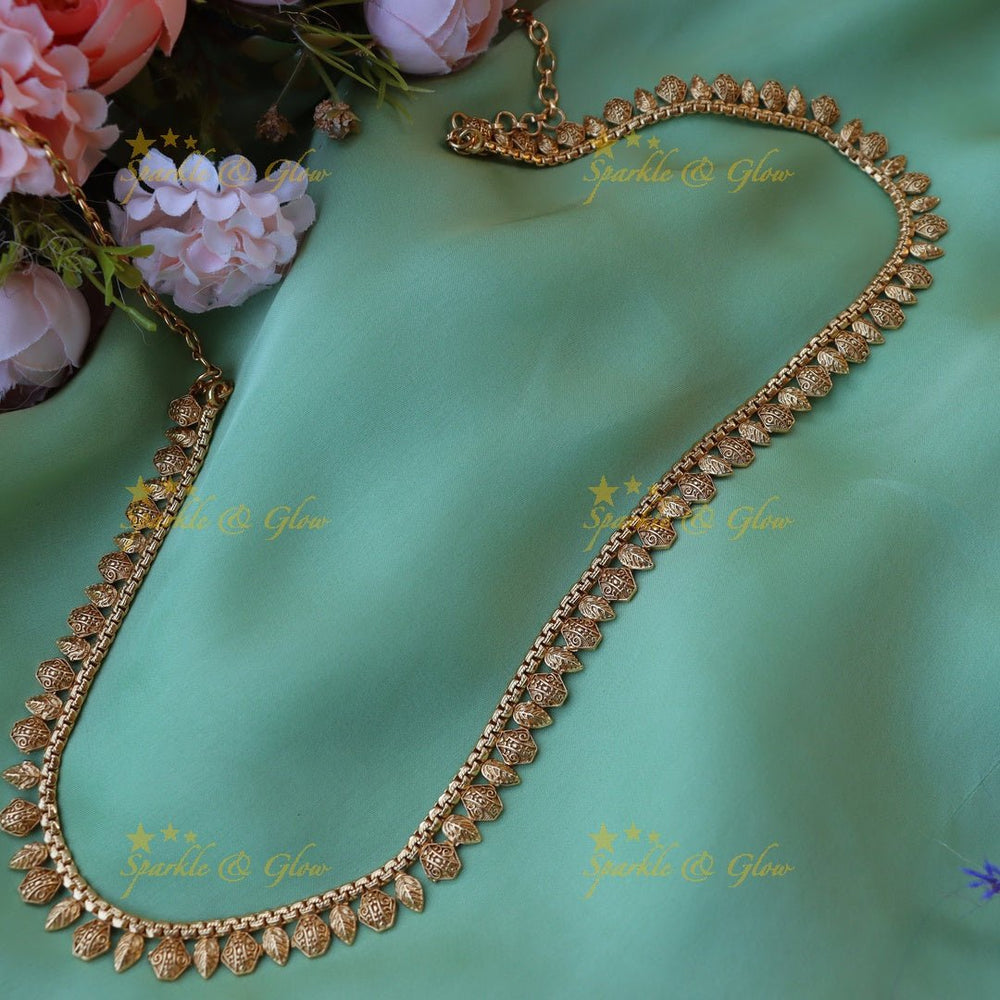 Pretty gold alike hip chain - Sparkle and Glow - 