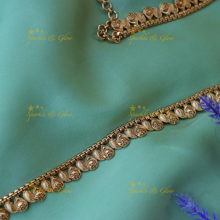 Gorgeous leaf design gold hip chain - Sparkle and Glow - 