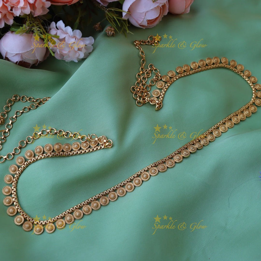 Stunning coin shaped gold alike hip chain - Sparkle and Glow - 