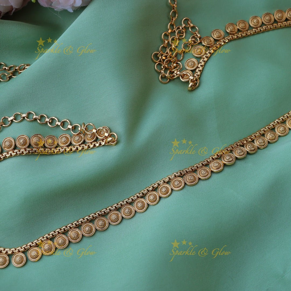 Stunning coin shaped gold alike hip chain - Sparkle and Glow - 