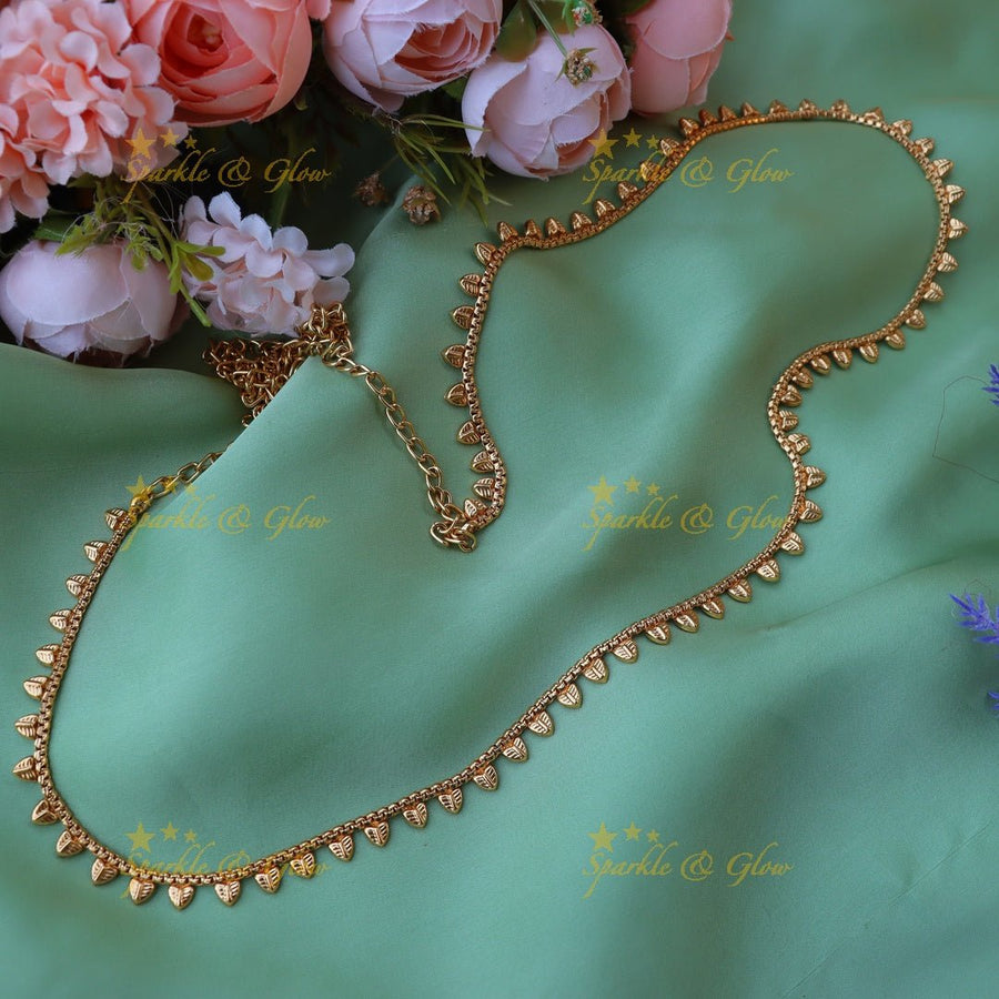 Simple and elegant leaf shaped gold alike hip chain - Sparkle and Glow - 