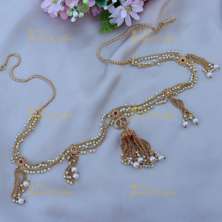 Pretty white pearl and flower design Gold alike hip chain - Sparkle and Glow - 