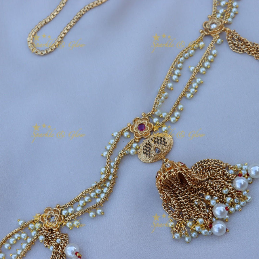 Pretty white pearl and flower design Gold alike hip chain - Sparkle and Glow - 