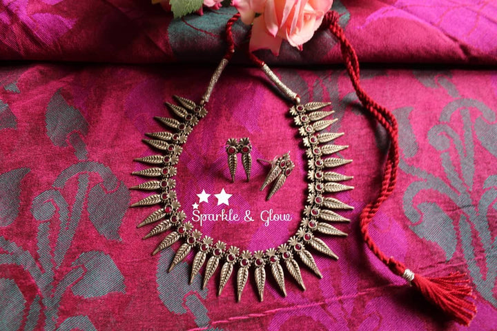 Silver look alike spike necklace